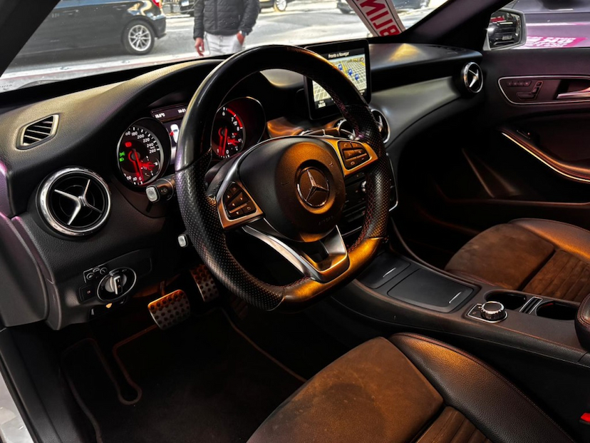 Foto do veículo MERCEDES-BENZ GLA 250 2.0 16V TURBO GASOLINA SPORT 4P AUTOMÁTICO 2017 90.162 KM 135.777,00