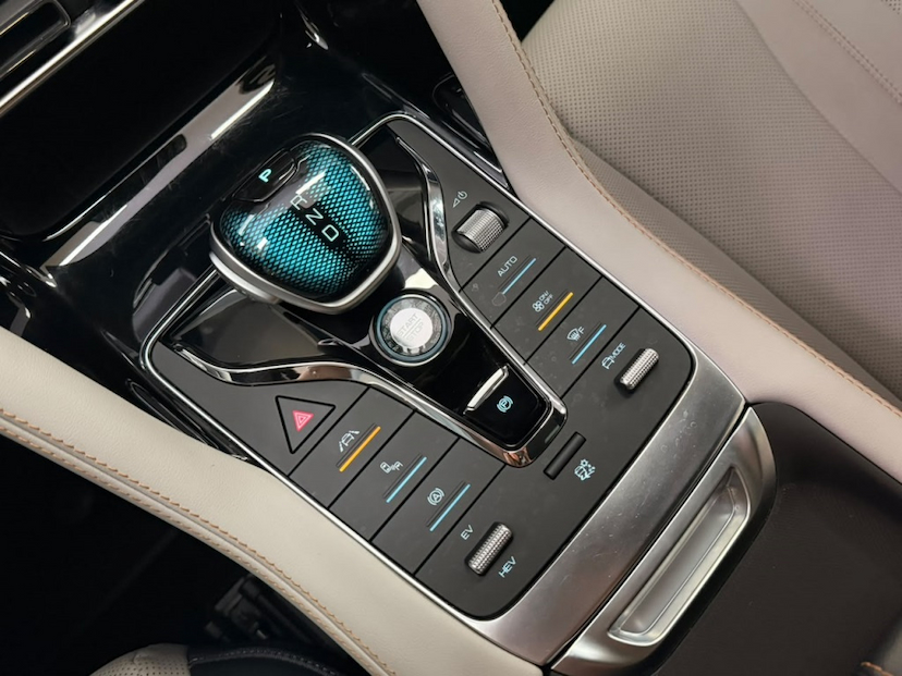 Foto do veículo BYD SONG PLUS 1.5 DM-I HÍBRIDO AUTOMÁTICO 2025 20.000 KM 188.777,00