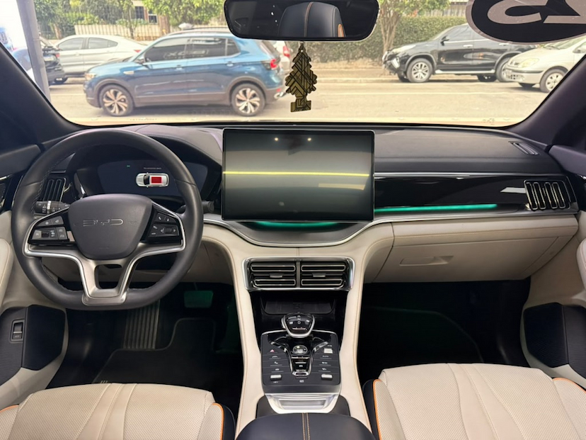 Foto do veículo BYD SONG PLUS 1.5 DM-I HÍBRIDO AUTOMÁTICO 2025 20.000 KM 188.777,00