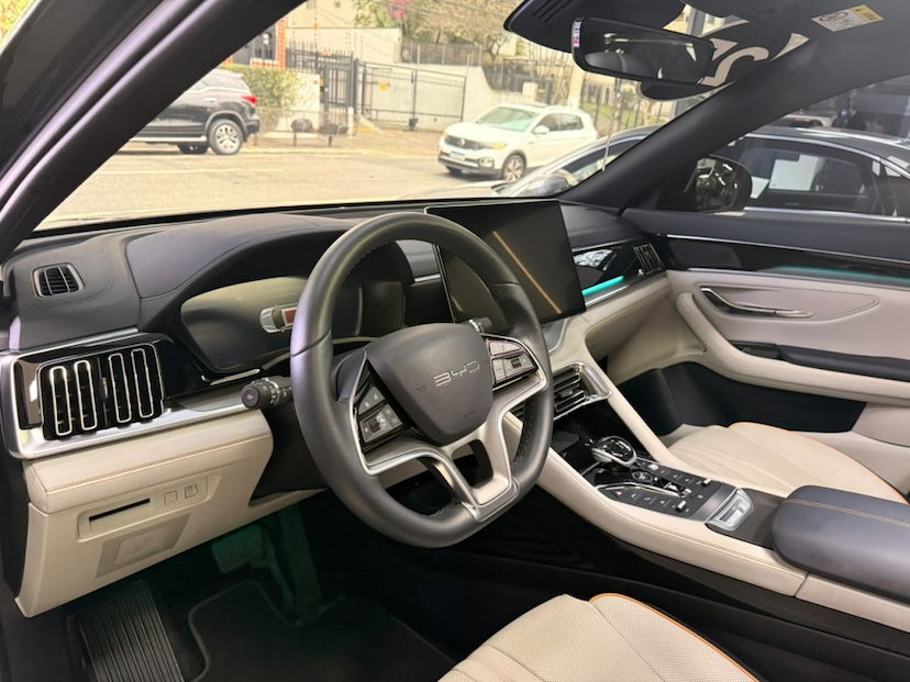 Foto do veículo BYD SONG PLUS 1.5 DM-I HÍBRIDO AUTOMÁTICO 2025 20.000 KM 188.777,00