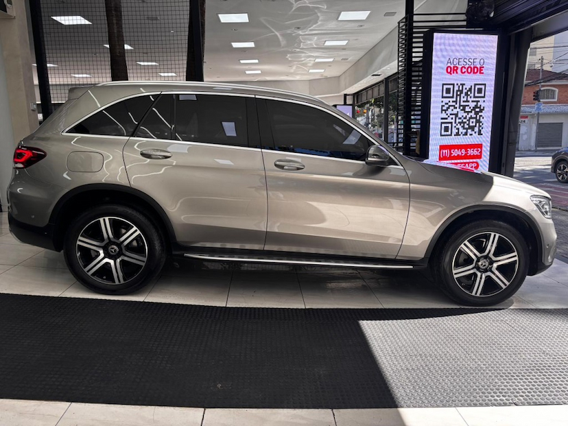 Foto do veículo MERCEDES-BENZ GLC 220D 2.0 TURBO DIESEL ENDURO 9G-TRONIC 2021 17.600 KM 227.777,00