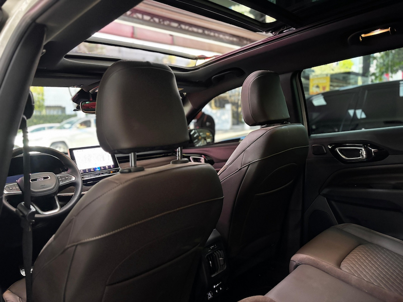 Foto do veículo JEEP COMMANDER 2.0 HURRICANE 4 TURBO GASOLINA OVERLAND AT9 2025 17.333 KM 216.777,00