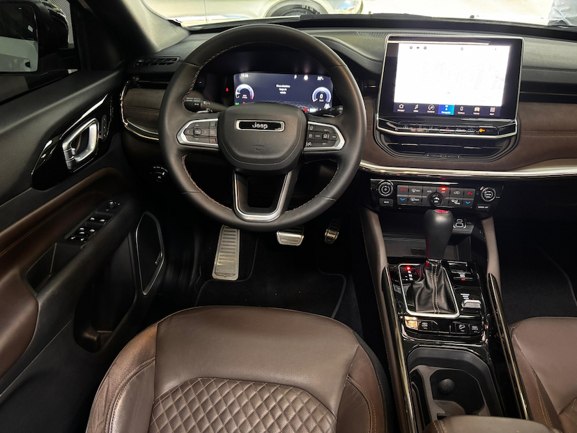 Foto do veículo JEEP COMMANDER 2.0 HURRICANE 4 TURBO GASOLINA OVERLAND AT9 2025 17.333 KM 216.777,00