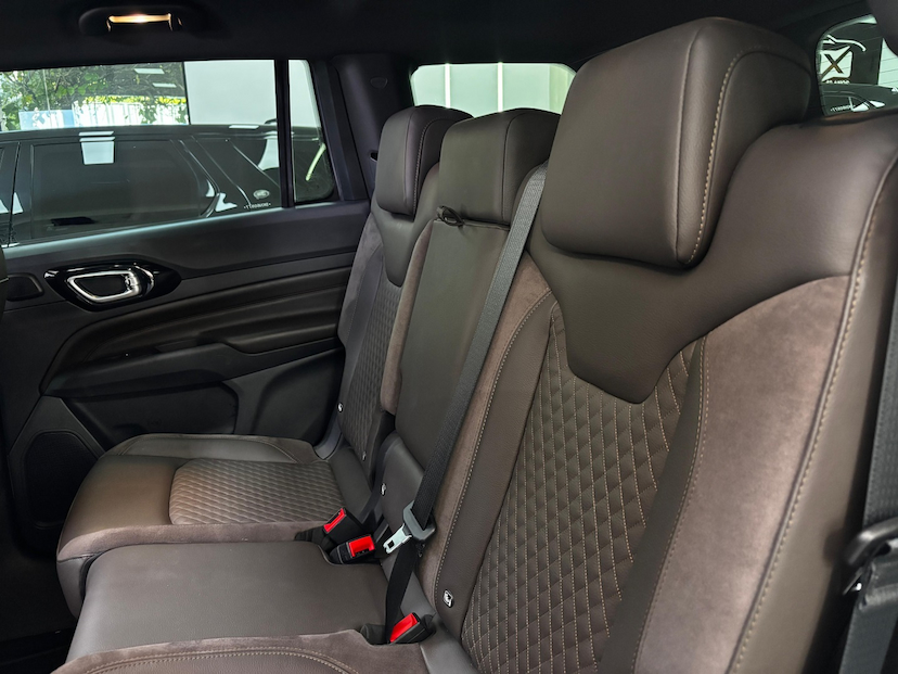Foto do veículo JEEP COMMANDER 2.0 HURRICANE 4 TURBO GASOLINA OVERLAND AT9 2025 17.333 KM 216.777,00