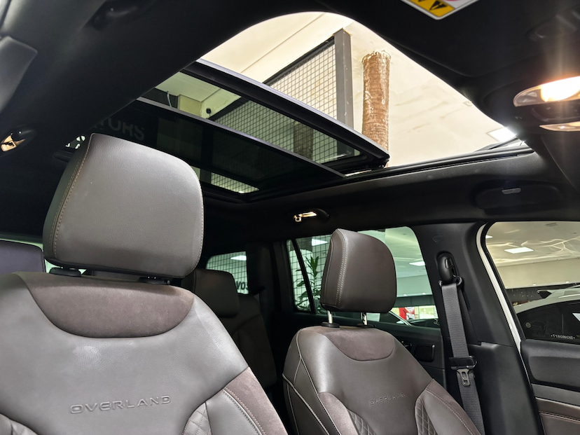 Foto do veículo JEEP COMMANDER 2.0 HURRICANE 4 TURBO GASOLINA OVERLAND AT9 2025 17.333 KM 216.777,00