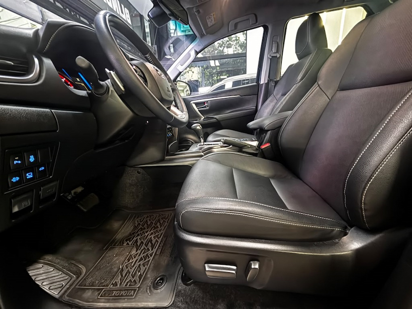 Foto do veículo TOYOTA HILUX SW4 2.8 D-4D TURBO DIESEL SRX PLATINUM 7L 4X4 AUTOMÁTICO 2026 10.899 KM 359.777,00