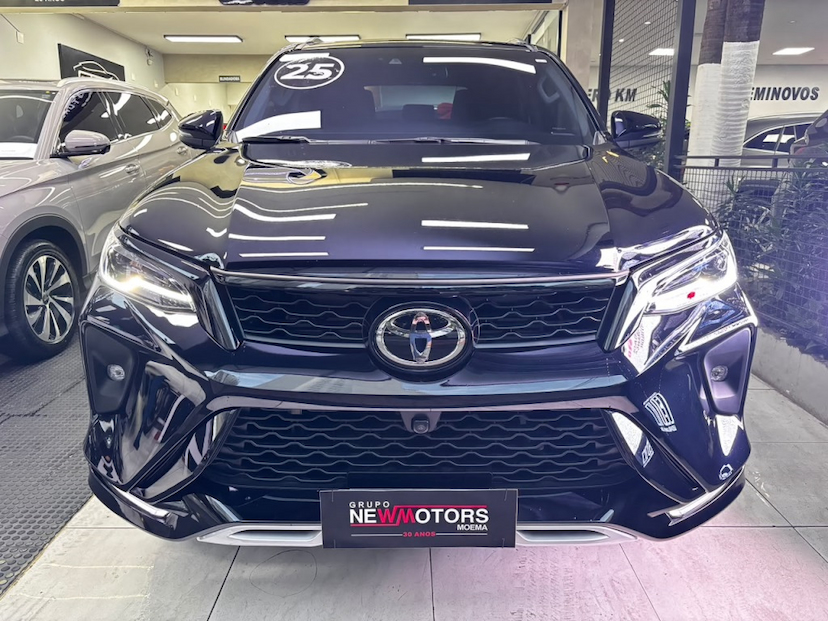 Foto do veículo TOYOTA HILUX SW4 2.8 D-4D TURBO DIESEL SRX PLATINUM 7L 4X4 AUTOMÁTICO 2026 10.899 KM 359.777,00