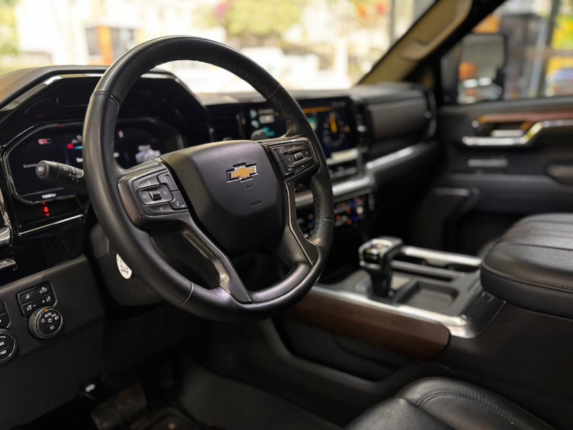 Foto do veículo CHEVROLET SILVERADO 5.3 V8 GASOLINA 1500 HIGH COUNTRY 4X4 AUTOMÁTICO 2024 71.367 KM 442.777,00