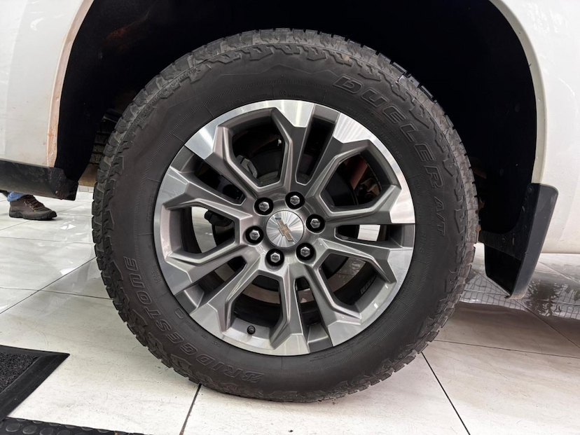 Foto do veículo CHEVROLET SILVERADO 5.3 V8 GASOLINA 1500 HIGH COUNTRY 4X4 AUTOMÁTICO 2024 71.367 KM 442.777,00