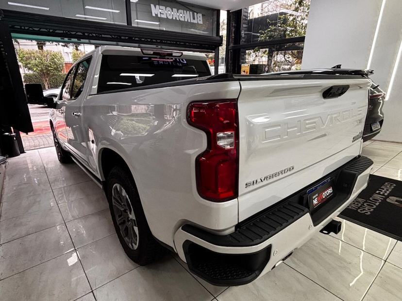 Foto do veículo CHEVROLET SILVERADO 5.3 V8 GASOLINA 1500 HIGH COUNTRY 4X4 AUTOMÁTICO 2024 71.367 KM 442.777,00