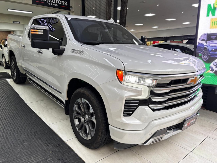 Foto do veículo CHEVROLET SILVERADO 5.3 V8 GASOLINA 1500 HIGH COUNTRY 4X4 AUTOMÁTICO 2024 71.367 KM 442.777,00