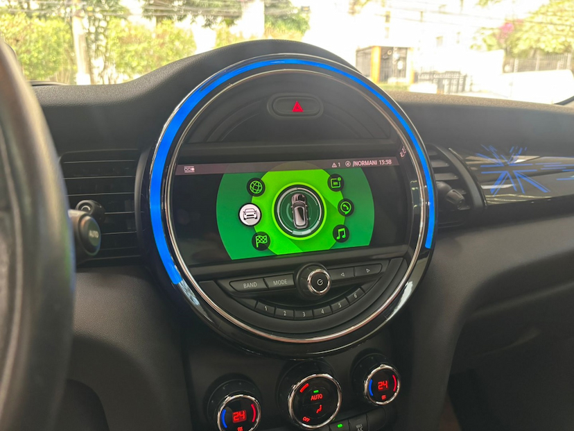 Foto do veículo MINI COOPER 2.0 16V TWINPOWER GASOLINA S 2P STEPTRONIC 2020 60.117 KM 134.777,00