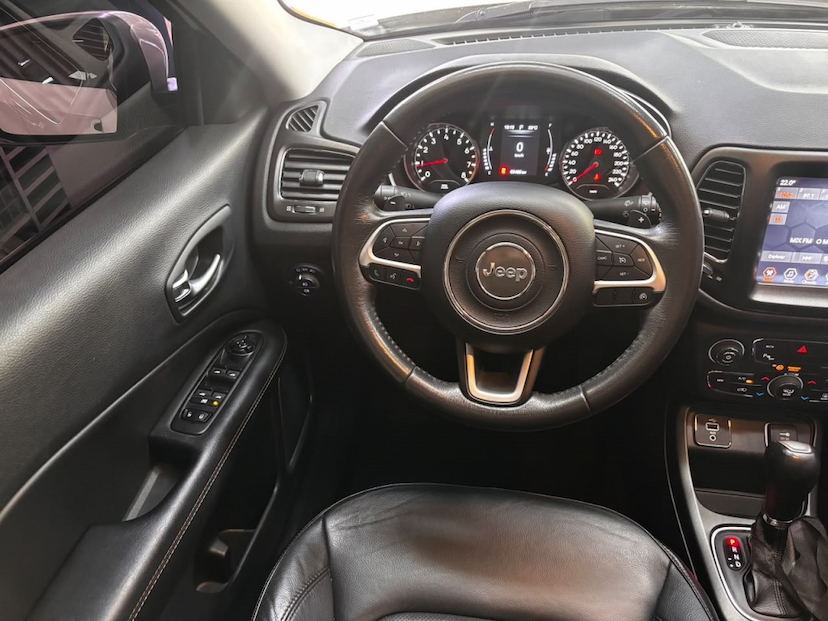 Foto do veículo JEEP COMPASS 2.0 16V FLEX LONGITUDE AUTOMÁTICO 2018 63.491 KM 88.777,00