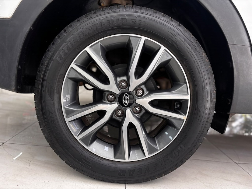Foto do veículo HYUNDAI CRETA 2.0 16V FLEX PRESTIGE AUTOMÁTICO 2019 82.045 KM 91.777,00
