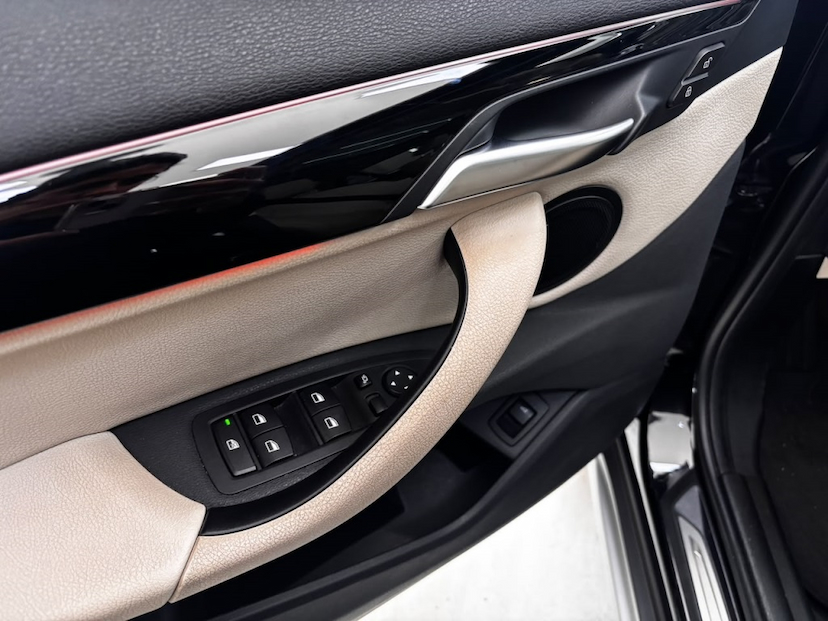 Foto do veículo BMW X1 2.0 16V TURBO ACTIVEFLEX SDRIVE20I 4P AUTOMÁTICO 2019 40.243 KM 137.777,00