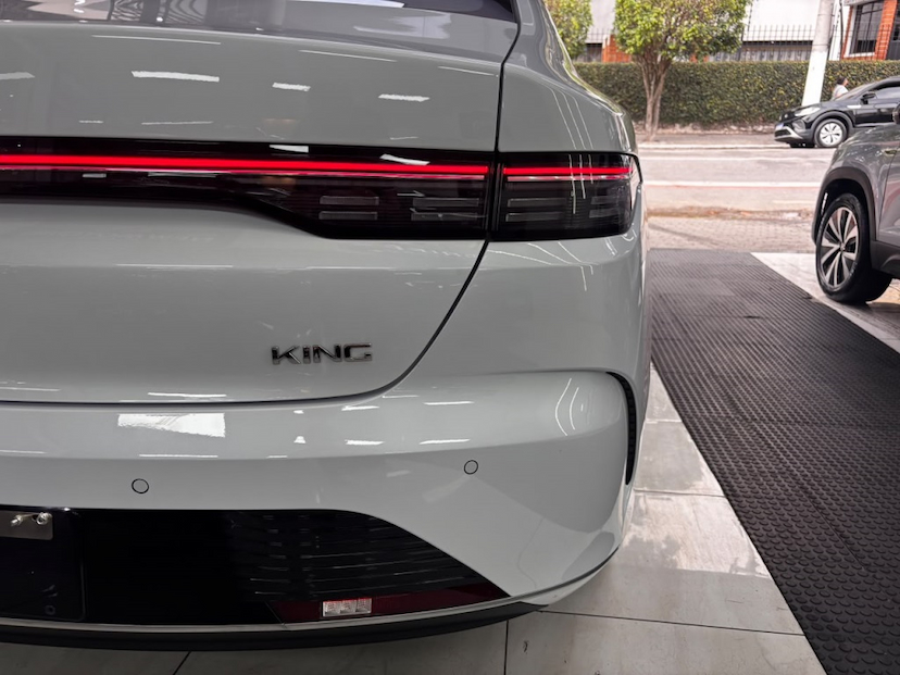 Foto do veículo BYD KING 1.5 DM-I PHEV GS AUTOMÁTICO 2027 0 KM 166.680,00