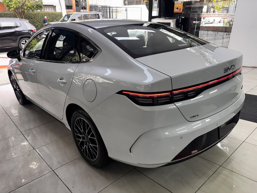 Foto do veículo BYD KING 1.5 DM-I PHEV GS AUTOMÁTICO 2027 0 KM 166.680,00