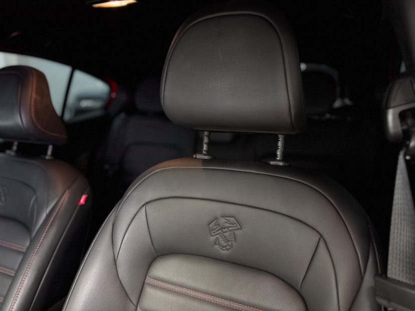 Foto do veículo FIAT FASTBACK 1.3 TURBO 270 FLEX ABARTH AT6 2024 36.344 KM 131.777,00