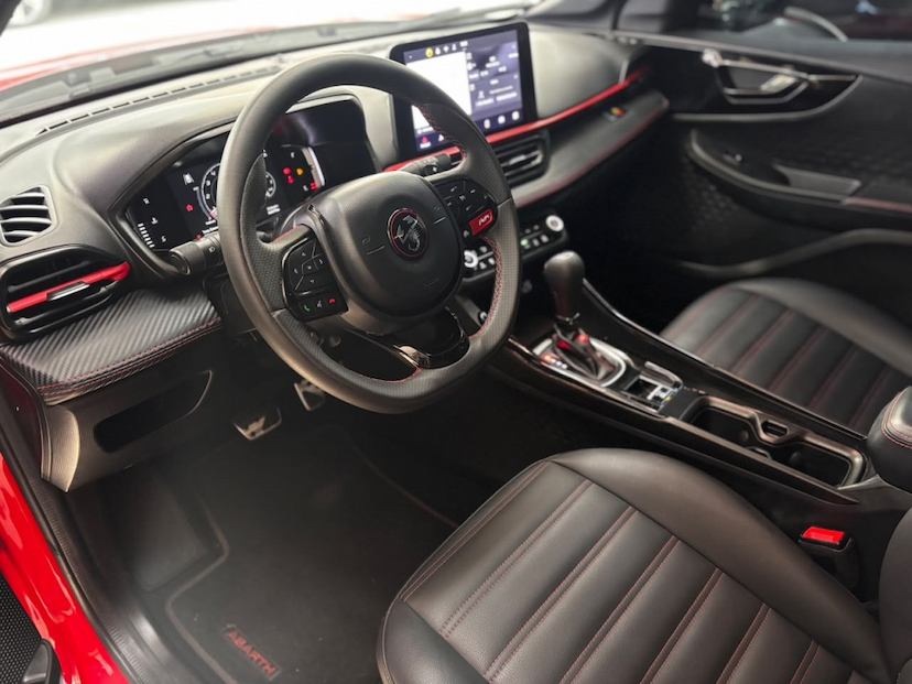 Foto do veículo FIAT FASTBACK 1.3 TURBO 270 FLEX ABARTH AT6 2024 36.344 KM 131.777,00