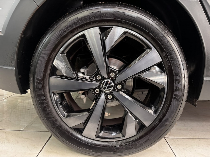 Foto do veículo VOLKSWAGEN NIVUS 1.0 200 TSI TOTAL FLEX HIGHLINE AUTOMÁTICO 2024 19.020 KM 118.777,00