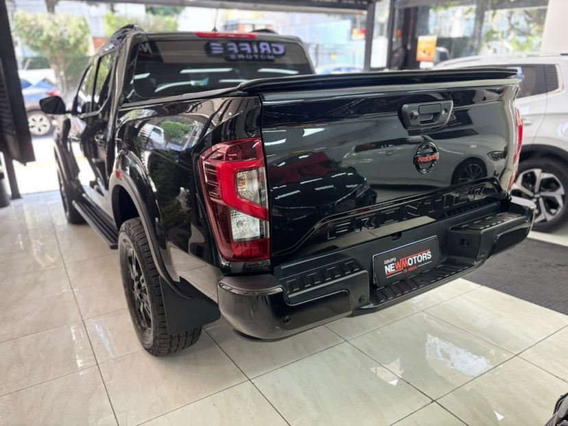 Foto do veículo NISSAN FRONTIER 2.3 16V TURBO DIESEL PRO4X CD 4X4 AUTOMÁTICO 2023 47.000 KM 258.777,00