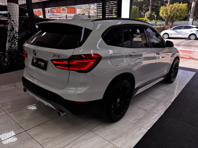 Foto do veículo BMW X1 2.0 16V TURBO ACTIVEFLEX XDRIVE25I SPORT 4P AUTOMÁTICO 2017 131.294 KM 88.777,00