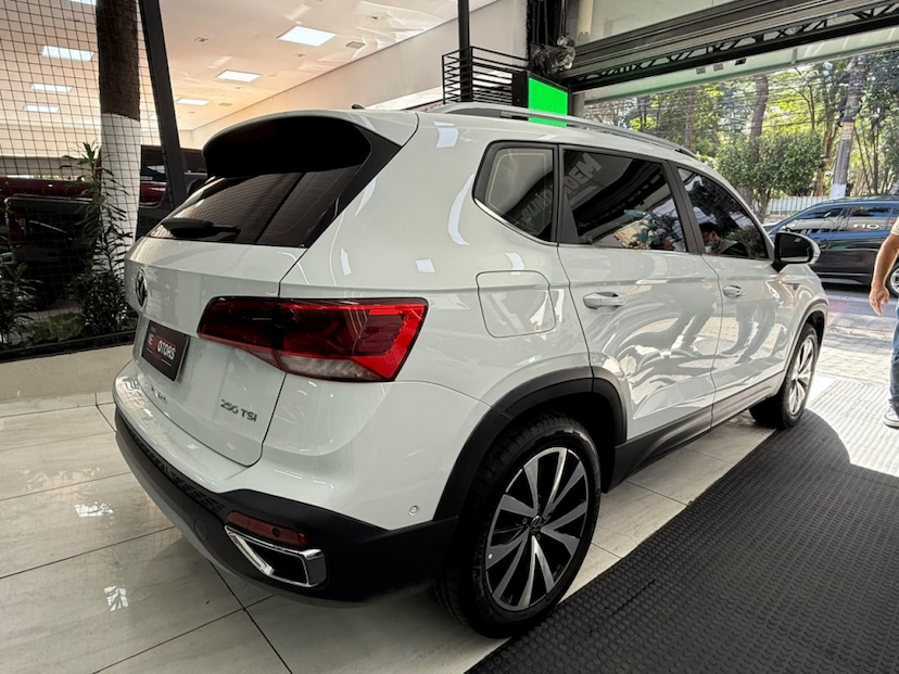 Foto do veículo VOLKSWAGEN TAOS 1.4 250 TSI TOTAL FLEX HIGHLINE AUTOMÁTICO 2023 19.075 KM 140.777,00