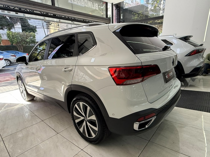 Foto do veículo VOLKSWAGEN TAOS 1.4 250 TSI TOTAL FLEX HIGHLINE AUTOMÁTICO 2023 19.075 KM 140.777,00