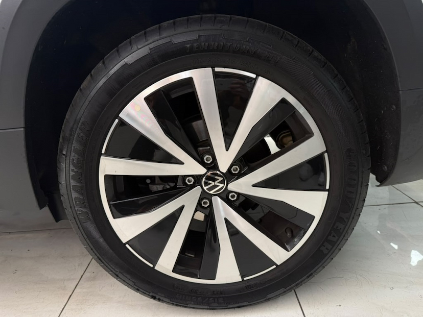 Foto do veículo VOLKSWAGEN TAOS 1.4 250 TSI TOTAL FLEX HIGHLINE AUTOMÁTICO 2023 19.075 KM 140.777,00