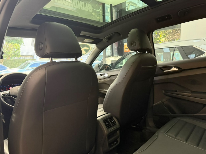 Foto do veículo VOLKSWAGEN TAOS 1.4 250 TSI TOTAL FLEX HIGHLINE AUTOMÁTICO 2023 19.075 KM 140.777,00