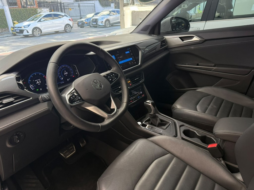 Foto do veículo VOLKSWAGEN TAOS 1.4 250 TSI TOTAL FLEX HIGHLINE AUTOMÁTICO 2023 19.075 KM 140.777,00