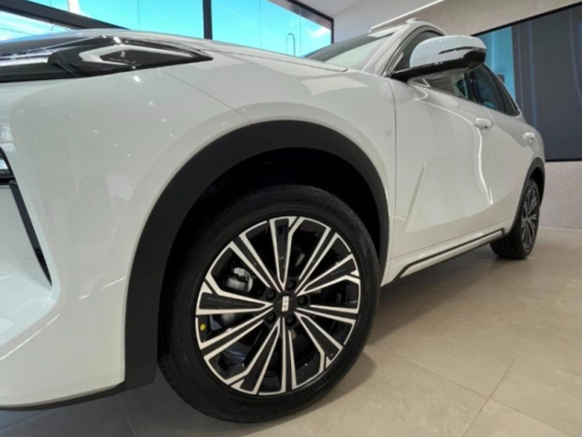 Foto do veículo GEELY EX5 EM-I 1.5 PHEV MAX E-DHT 2026 0 KM 208.800,00