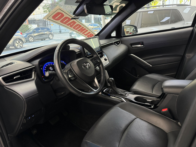 Foto do veículo TOYOTA COROLLA CROSS 1.8 VVT-I HYBRID FLEX XRV CVT 2023 35.226 KM 207.777,00