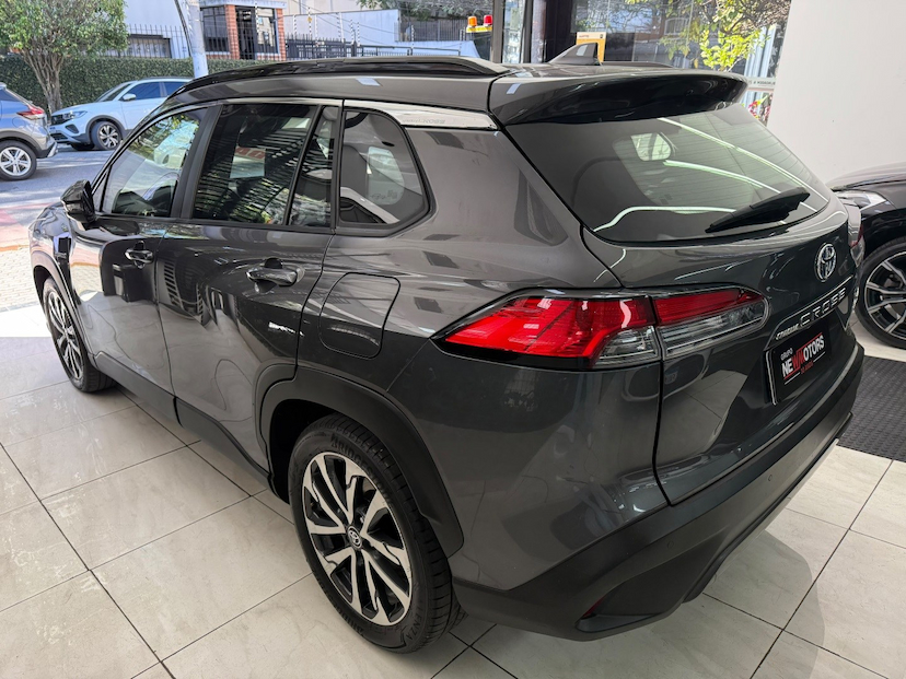 Foto do veículo TOYOTA COROLLA CROSS 1.8 VVT-I HYBRID FLEX XRV CVT 2023 35.226 KM 207.777,00