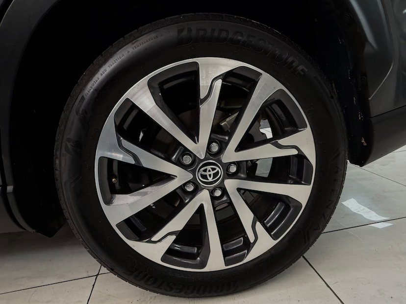 Foto do veículo TOYOTA COROLLA CROSS 1.8 VVT-I HYBRID FLEX XRV CVT 2023 35.226 KM 207.777,00