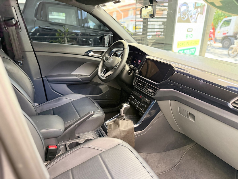 Foto do veículo VOLKSWAGEN T-CROSS 1.0 200 TSI TOTAL FLEX COMFORTLINE AUTOMÁTICO 2024 18.901 KM 121.777,00