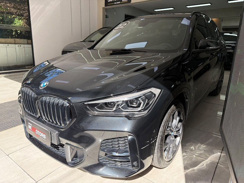 Foto do veículo BMW X1 2.0 16V TURBO ACTIVEFLEX SDRIVE20I M SPORT 4P AUTOMÁTICO 2022 31.481 KM 198.777,00