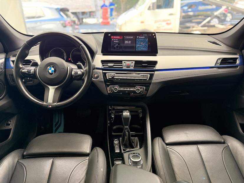 Foto do veículo BMW X1 2.0 16V TURBO ACTIVEFLEX SDRIVE20I M SPORT 4P AUTOMÁTICO 2022 31.481 KM 198.777,00