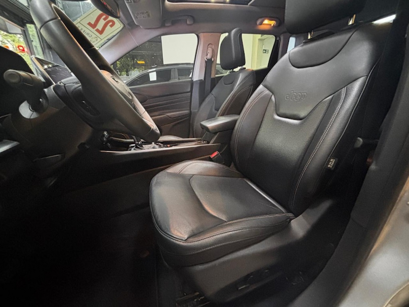 Foto do veículo JEEP COMPASS 1.3 T270 TURBO HÍBRIDO S 4XE AT6 2022 48.942 KM 145.777,00