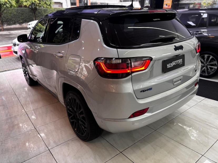 Foto do veículo JEEP COMPASS 1.3 T270 TURBO HÍBRIDO S 4XE AT6 2022 48.942 KM 145.777,00