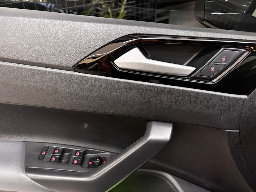 Foto do veículo VOLKSWAGEN NIVUS 1.0 200 TSI TOTAL FLEX HIGHLINE AUTOMÁTICO 2022 66.153 KM 98.777,00