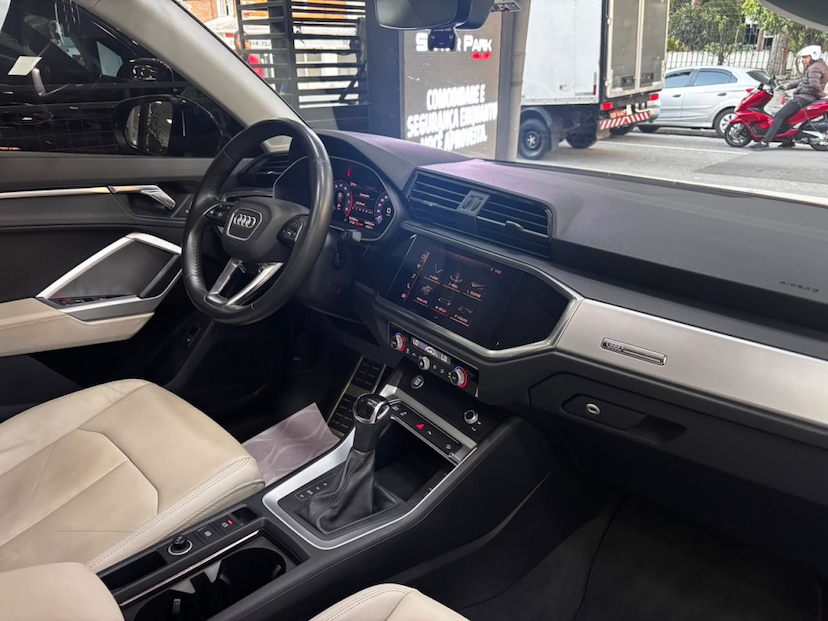 Foto do veículo AUDI Q3 1.4 35 TFSI GASOLINA PRESTIGE PLUS S TRONIC 2020 91.559 KM 152.777,00