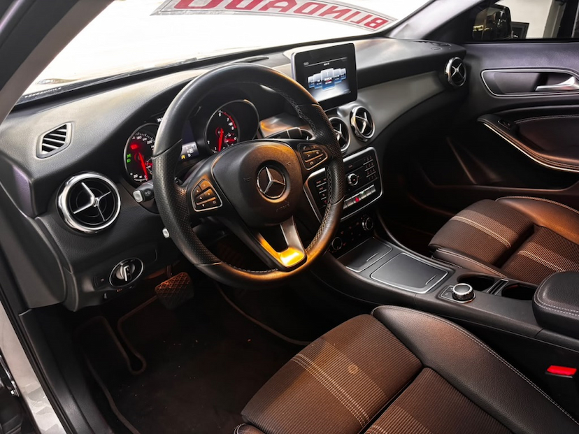 Foto do veículo MERCEDES-BENZ GLA 200 1.6 CGI FLEX ADVANCE 7G-DCT 2018 63.087 KM 130.777,00