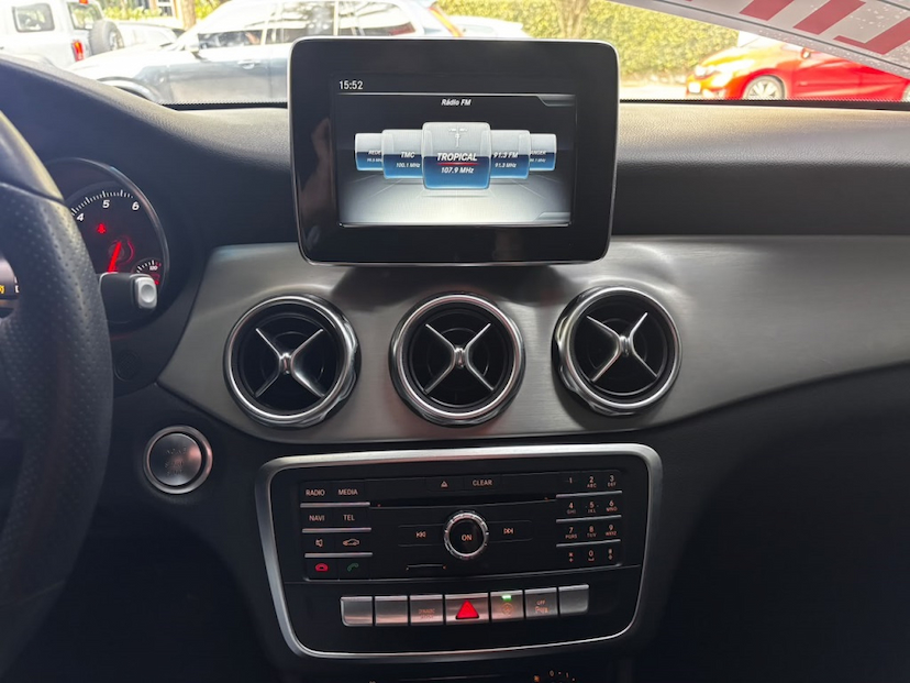 Foto do veículo MERCEDES-BENZ GLA 200 1.6 CGI FLEX ADVANCE 7G-DCT 2018 63.087 KM 130.777,00