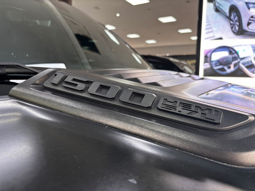 Foto do veículo RAM 1500 5.7 V8 GASOLINA REBEL CD 4X4 AUTOMÁTICO 2022 72.705 KM 325.777,00