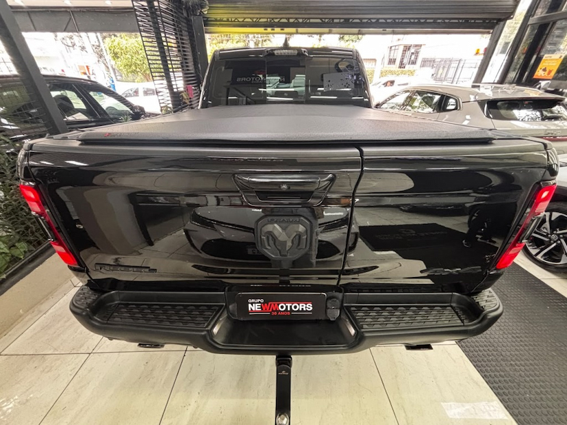 Foto do veículo RAM 1500 5.7 V8 GASOLINA REBEL CD 4X4 AUTOMÁTICO 2022 72.705 KM 325.777,00