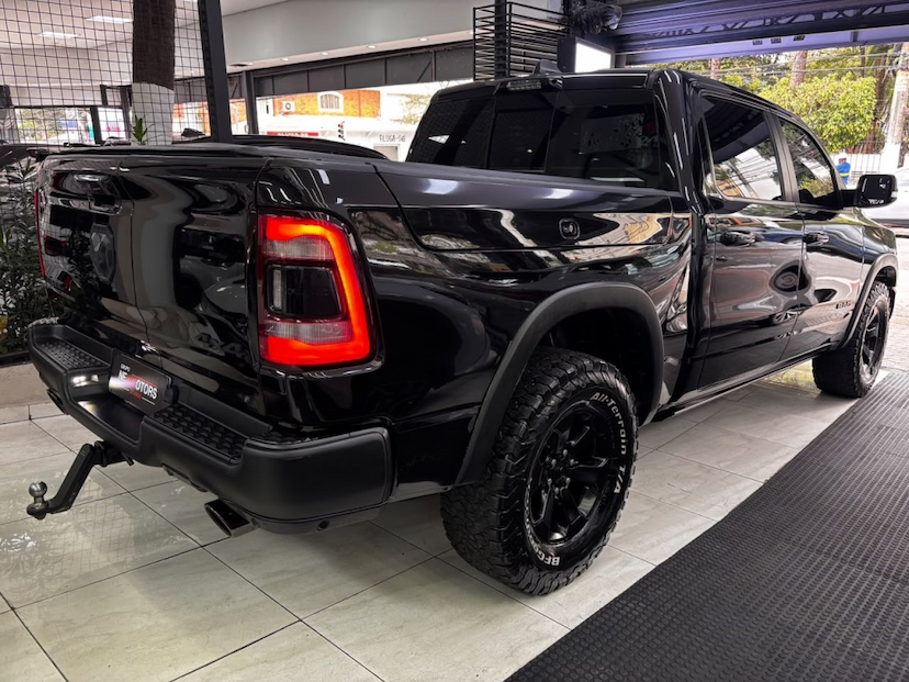 Foto do veículo RAM 1500 5.7 V8 GASOLINA REBEL CD 4X4 AUTOMÁTICO 2022 72.705 KM 325.777,00