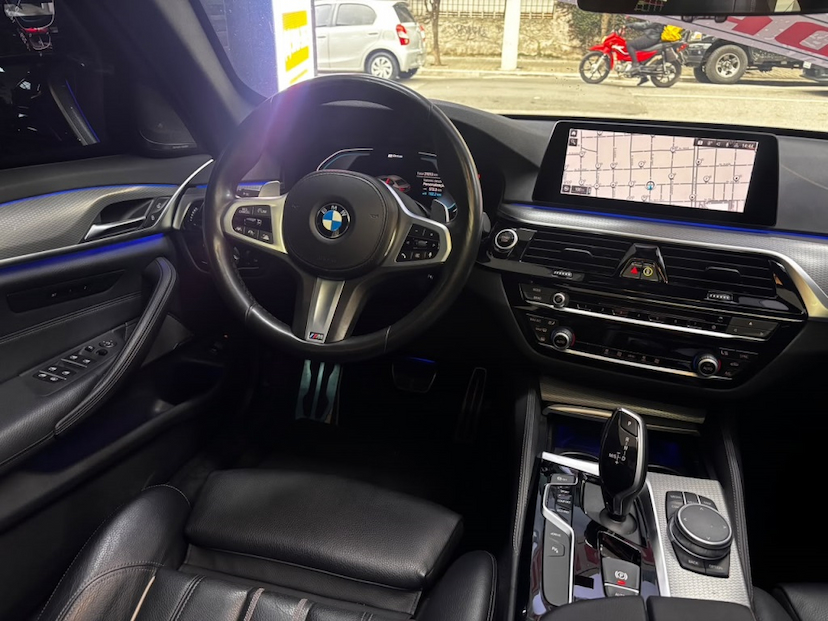 Foto do veículo BMW 530E 2.0 16V TWINPOWER HÍBRIDO M SPORT AUTOMÁTICO 2020 30.997 KM 242.777,00