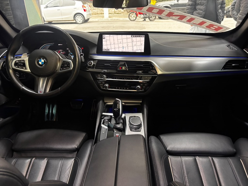 Foto do veículo BMW 530E 2.0 16V TWINPOWER HÍBRIDO M SPORT AUTOMÁTICO 2020 30.997 KM 242.777,00