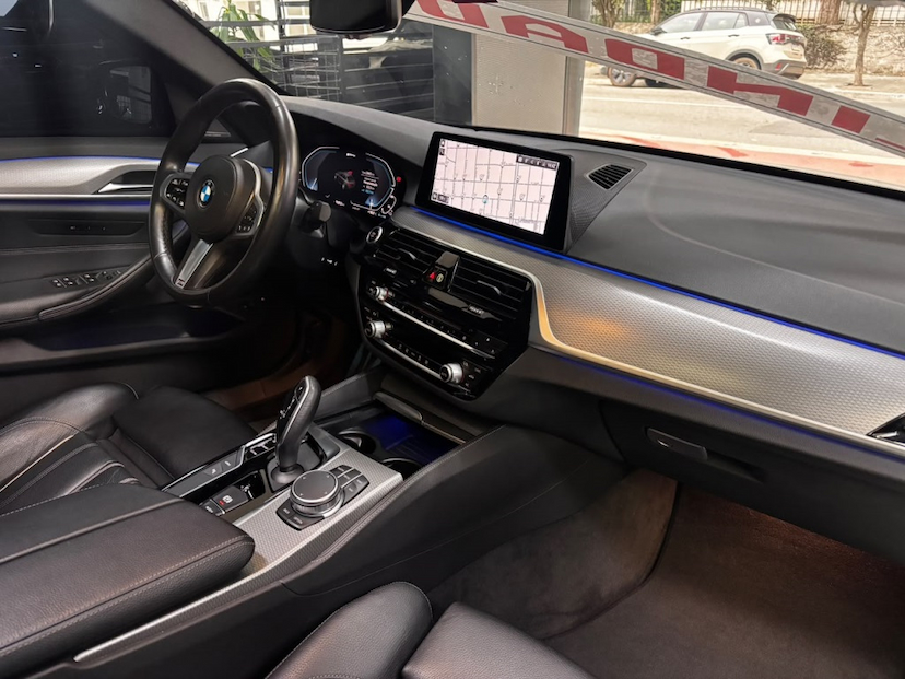 Foto do veículo BMW 530E 2.0 16V TWINPOWER HÍBRIDO M SPORT AUTOMÁTICO 2020 30.997 KM 242.777,00